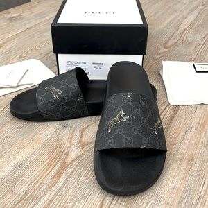 Authentic Gucci Men's GG Supreme Tiger Slide Sandals - Men’s Size 12